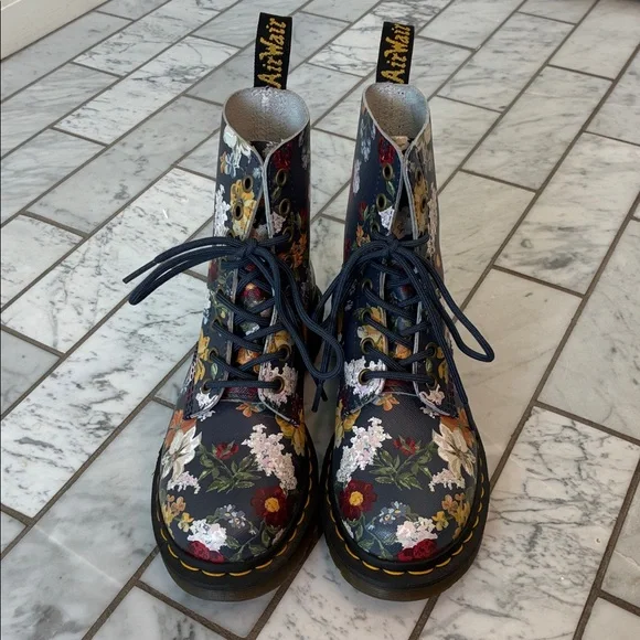 🥀 Floral Doc Martens 1460 - Picture 2 of 5